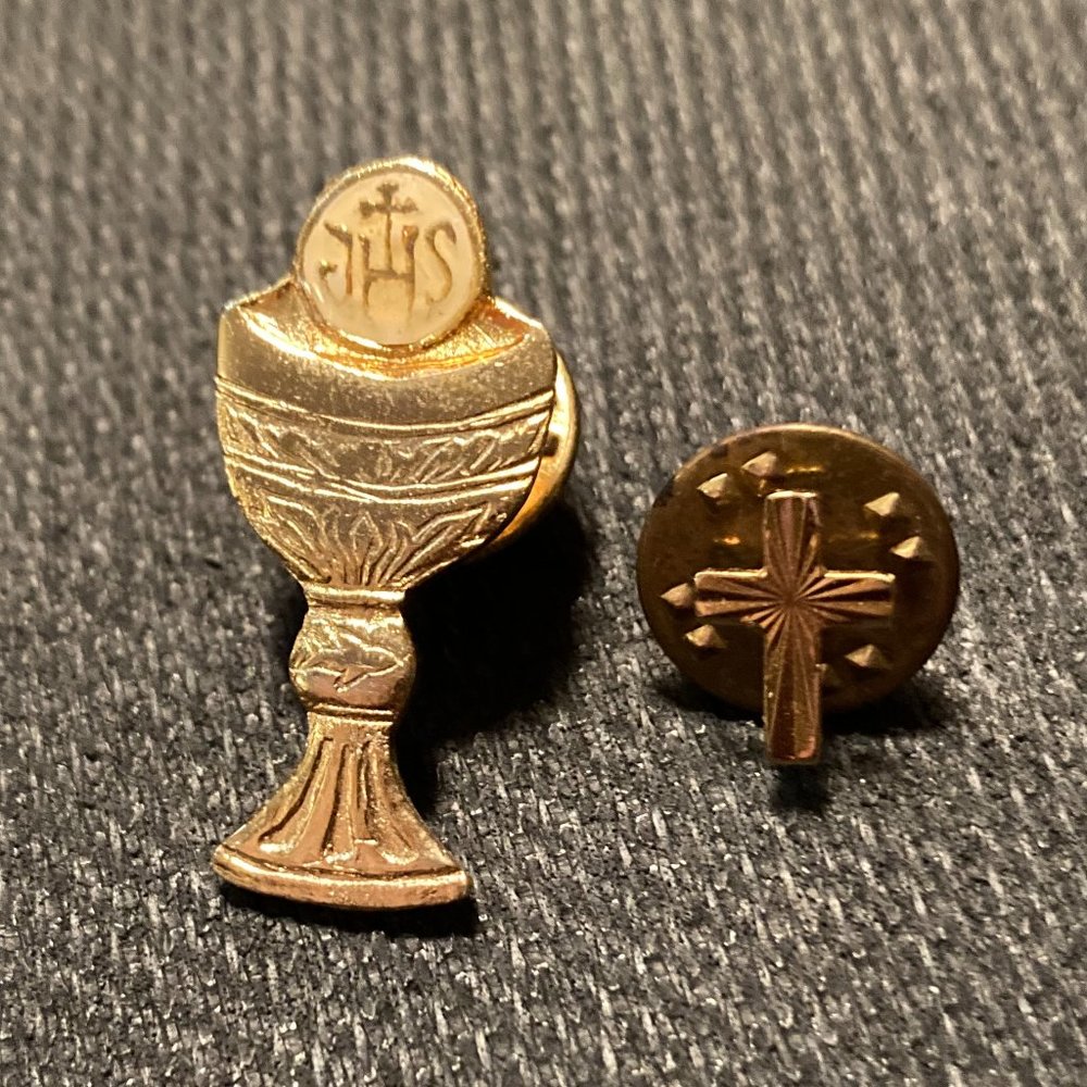 Holy Communion Lapel Pins Chalice Cross Vintage - Picture 2 of 14